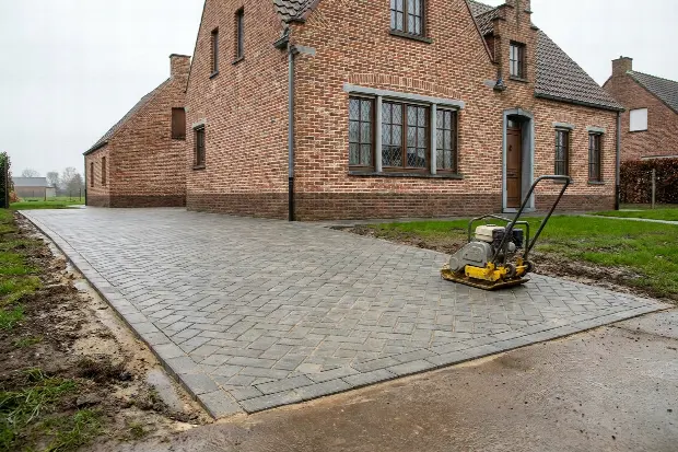 Oprit in betonklinkers